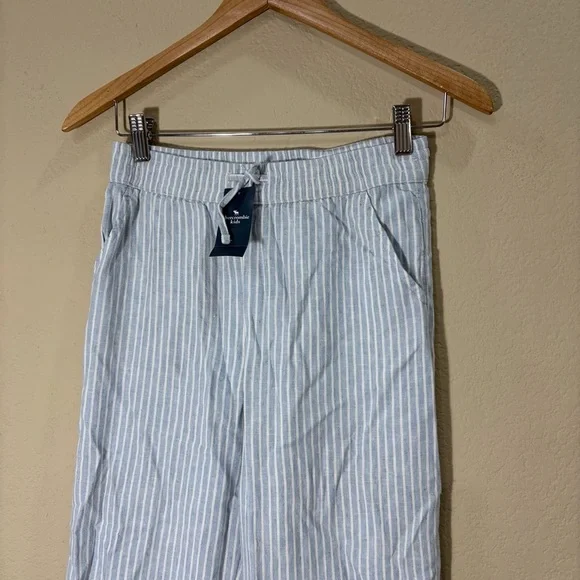 Girl's size 11/12 ABERCROMBIE & FITCH Wide Leg PantBlue Stripe NWT - Picture 2 of 7